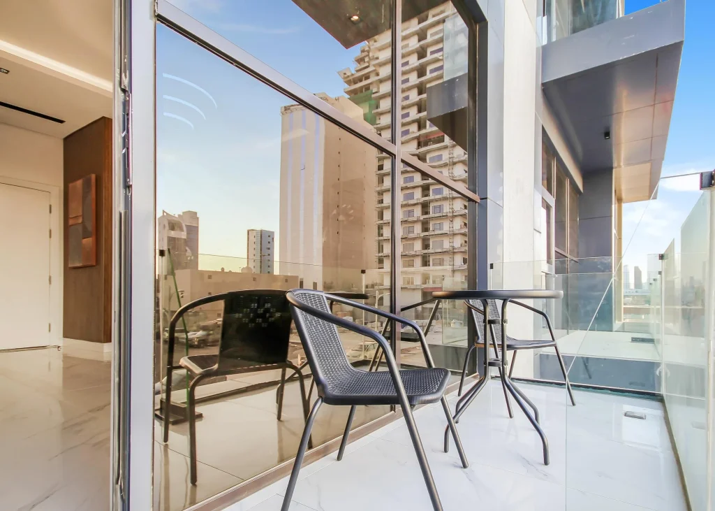 private low-floor balcony in spacious furnished apartment with pool in riyadh